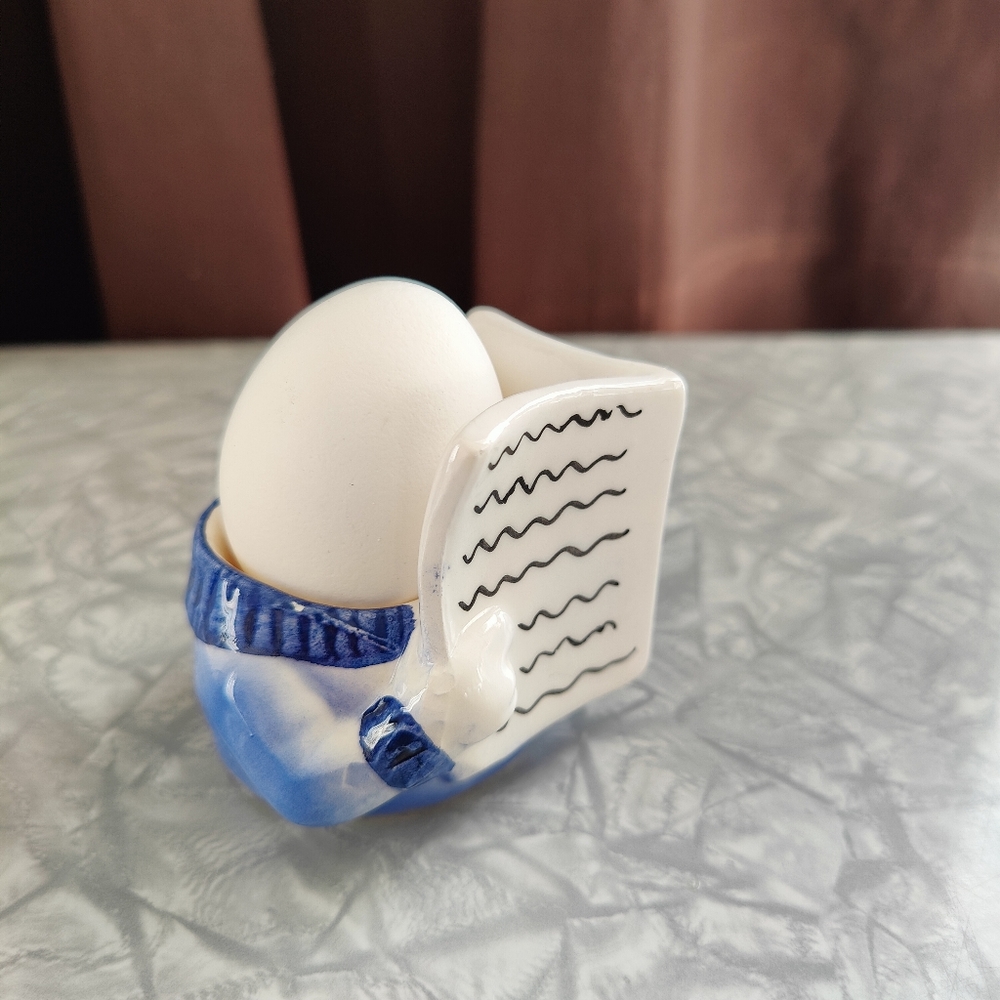 Novelty Humpty Dumpty Egg Cup Holder | Saturday morning news